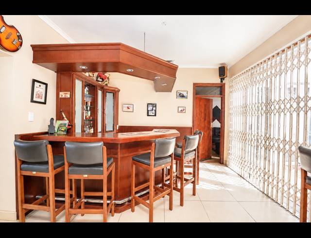 5 BEDROOM HOUSE FOR SALE IN GLENWOOD